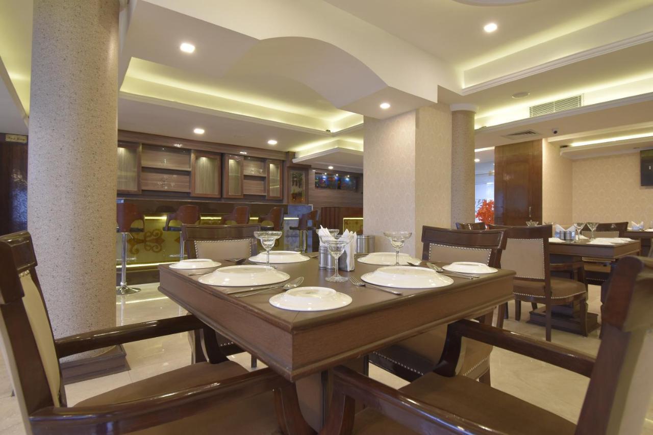 The Royal Castle Hot And Cold Centralized 3* Dharamshala
