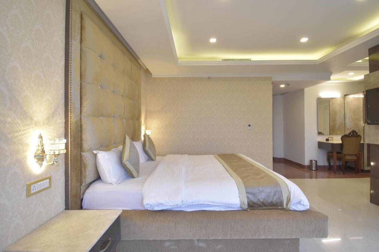 Hotel The Royal Castle Hot And Cold Centralized