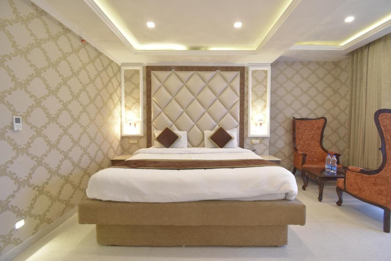 Hotel The Royal Castle Hot And Cold Centralized