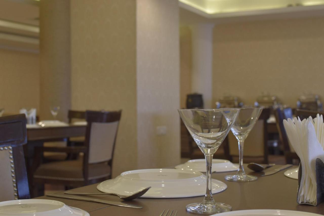 Hotel The Royal Castle Hot And Cold Centralized Dharamshala