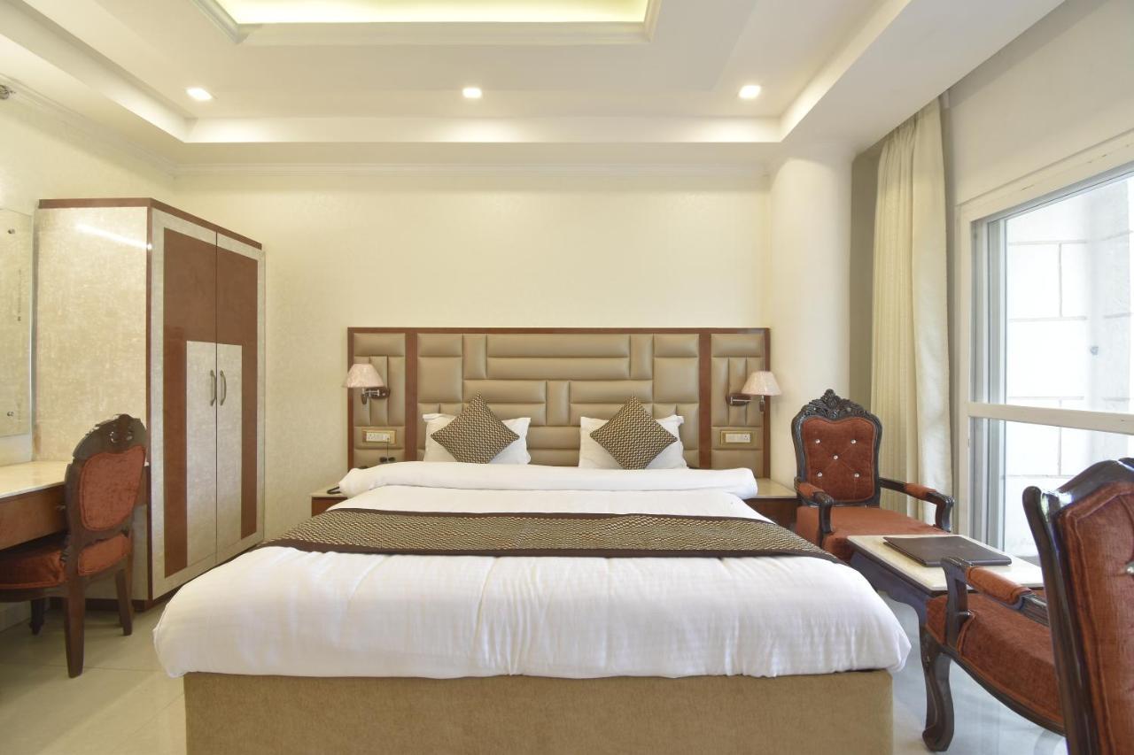 The Royal Castle Hot And Cold Centralized Hotel Dharamshala