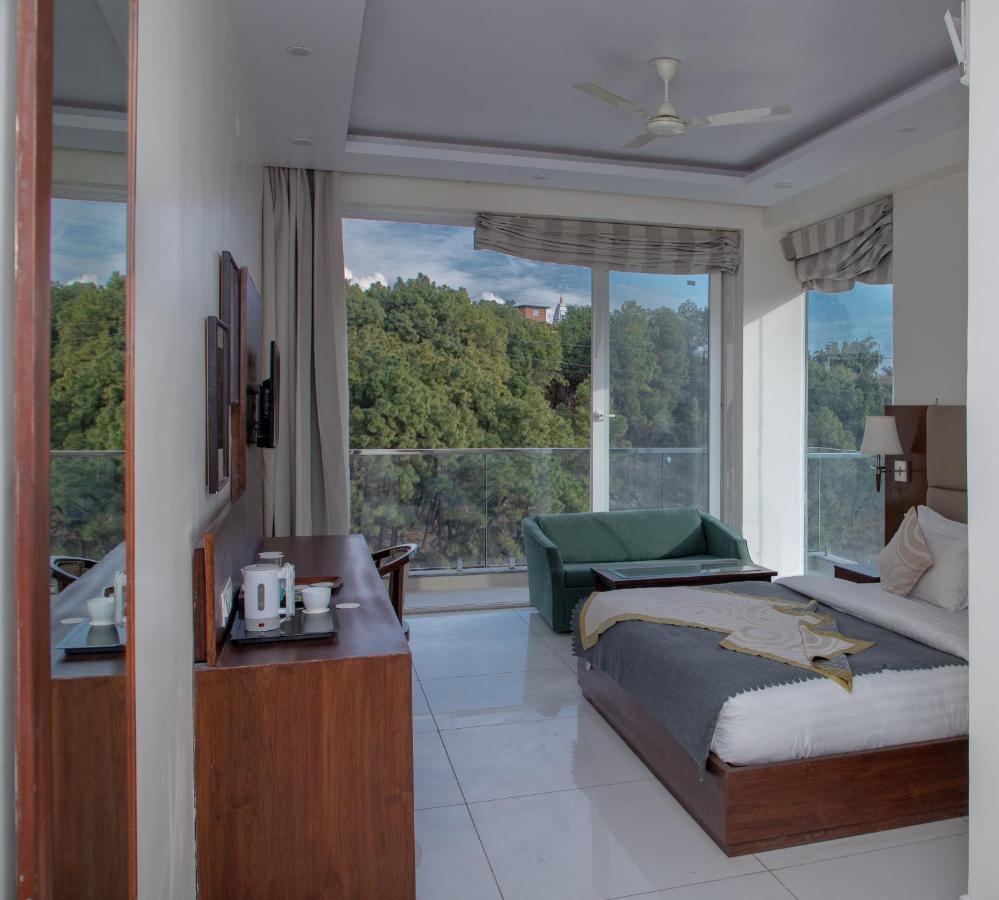 Manuni - Riverside 3*