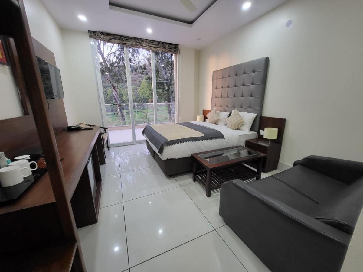Manuni - Riverside 3*