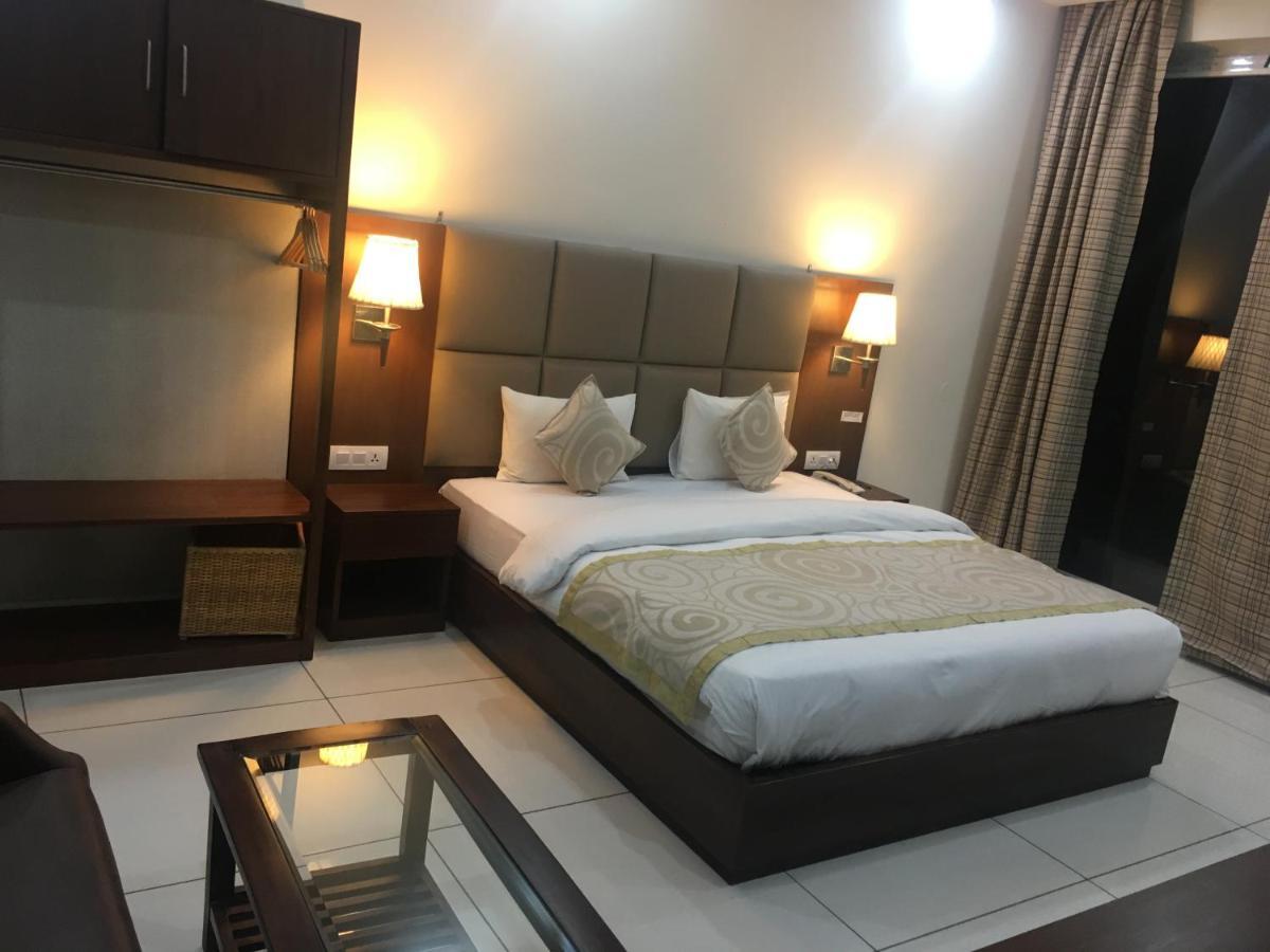 Manuni - Riverside Hotel