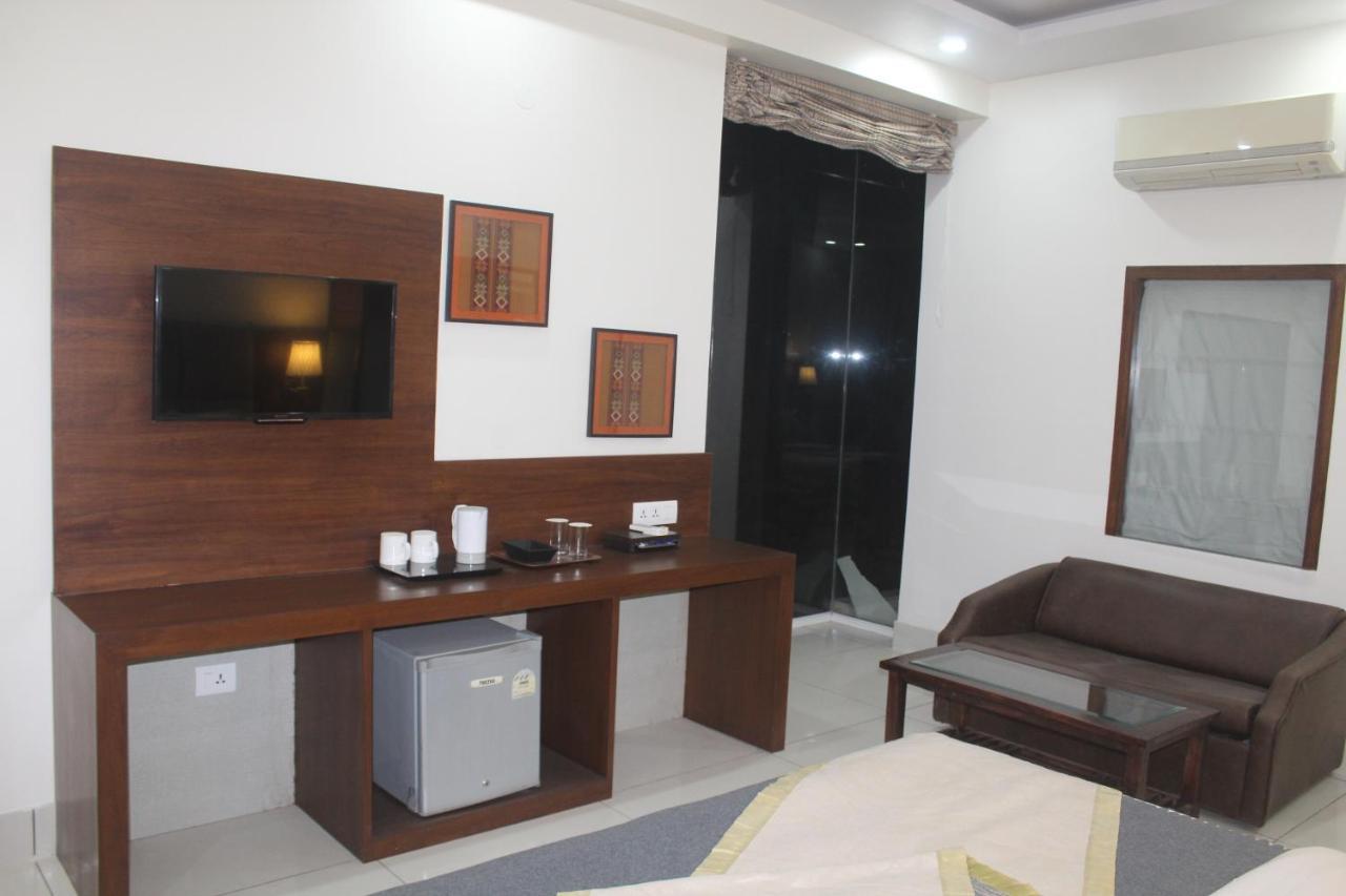 Manuni - Riverside Hotel 3*