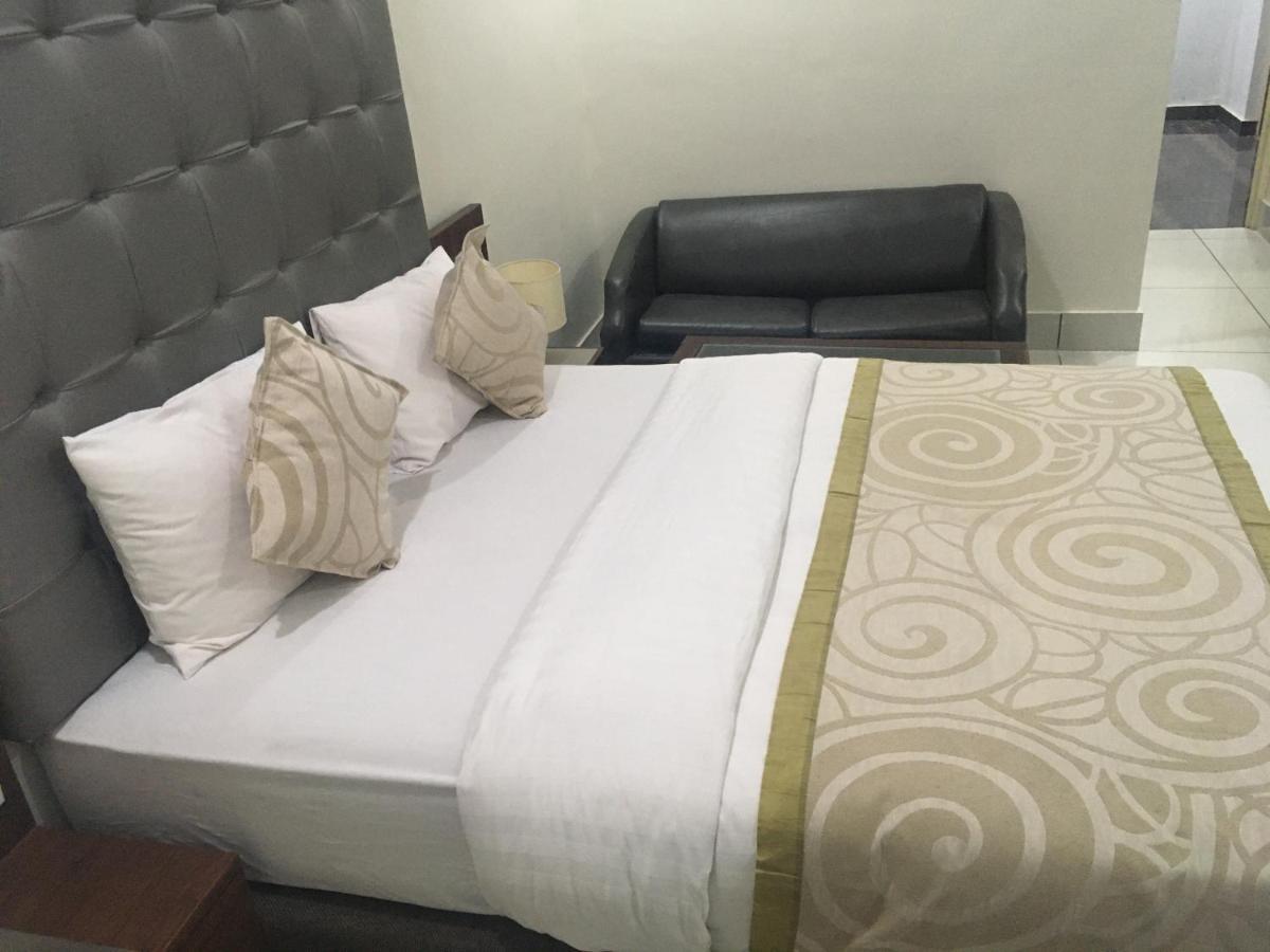 Manuni - Riverside Hotel 3*