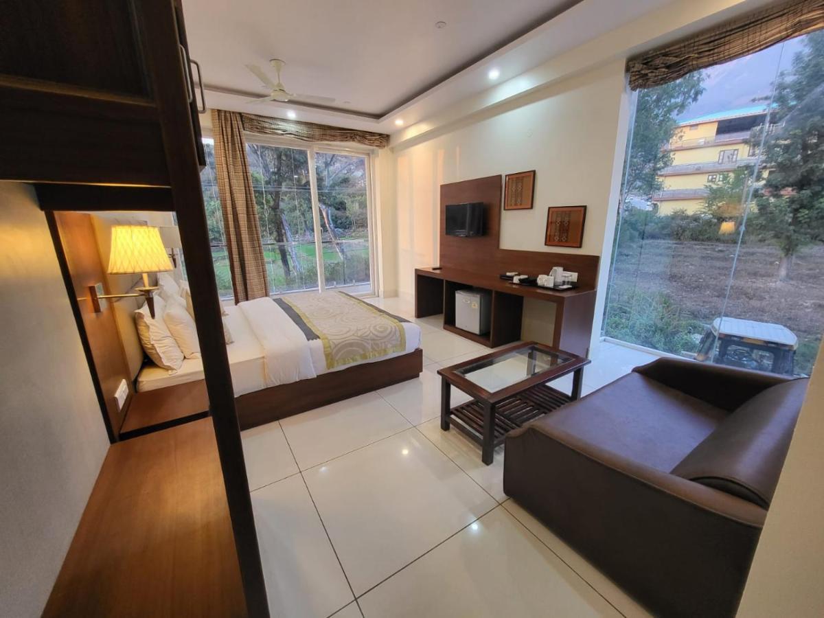 Hotel Manuni - Riverside 3*