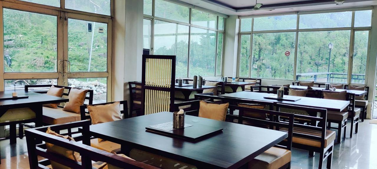 Manuni - Riverside Hotel
