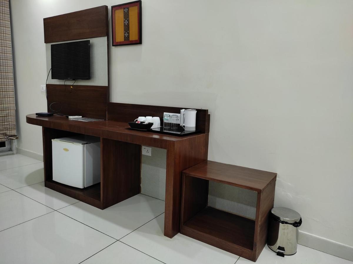 Manuni - Riverside 3*