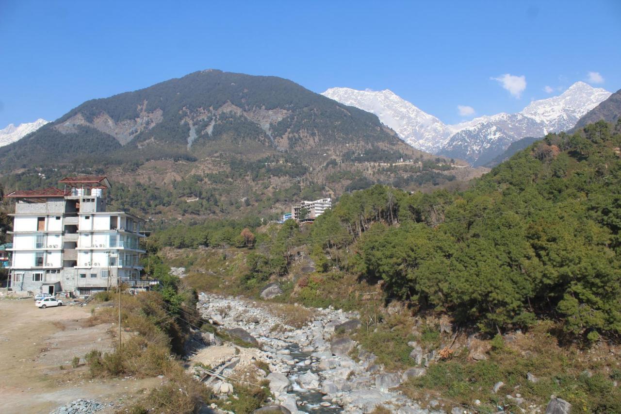 Manuni - Riverside Hotel 3*