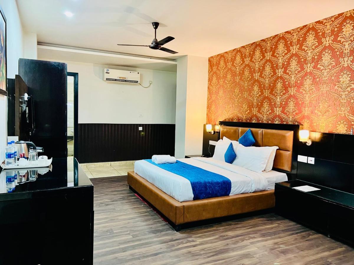 Eagle Nest Hotel
