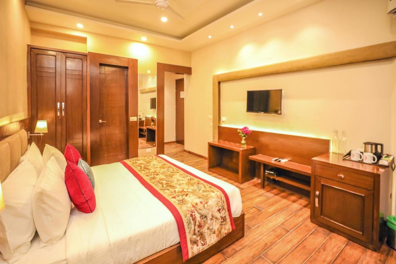 Regenta Exotica On Hilltop 4*