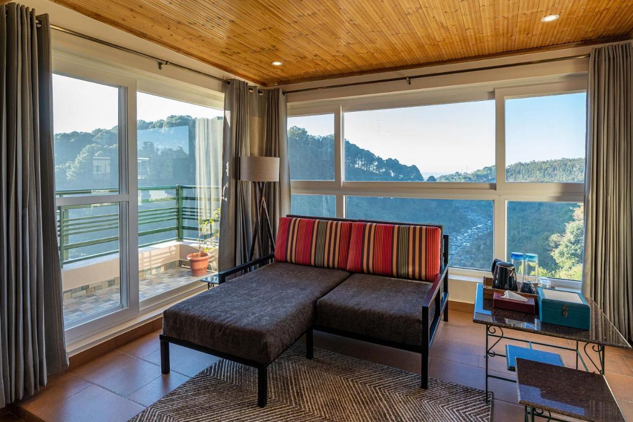 Villa Stayvista At Creek Edge - Pet Friendly With Mountain Views, Lawn, Near Water Stream