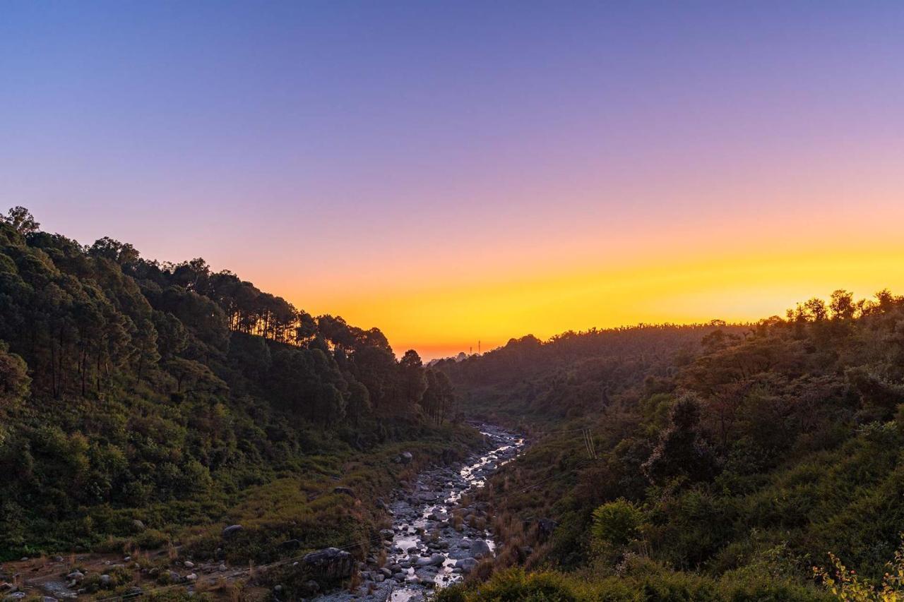 Villa Stayvista At Creek Edge - Pet Friendly With Mountain Views, Lawn, Near Water Stream