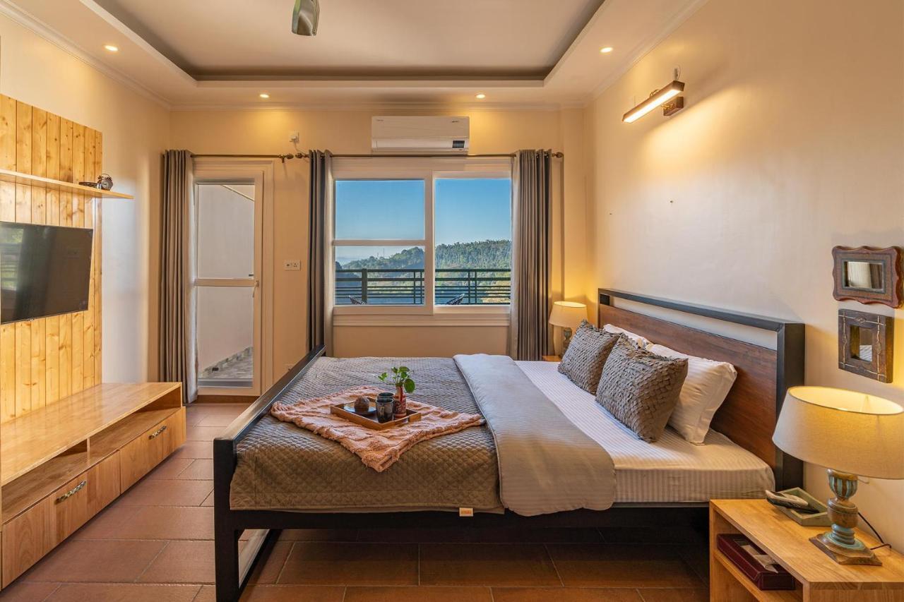Villa Stayvista At Creek Edge - Pet Friendly With Mountain Views, Lawn, Near Water Stream