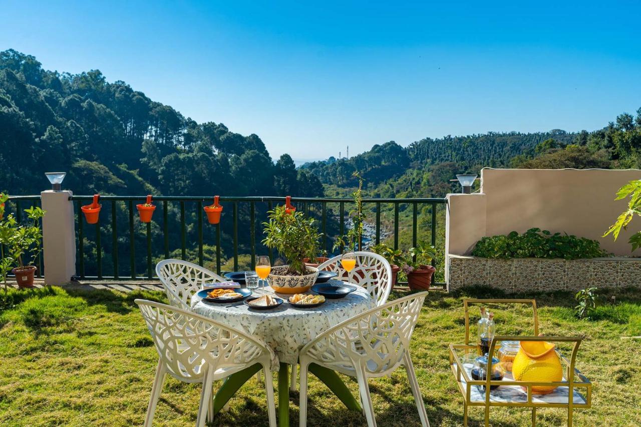 Stayvista At Creek Edge - Pet Friendly With Mountain Views, Lawn, Near Water Stream