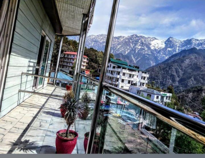Vakratunda Hotel