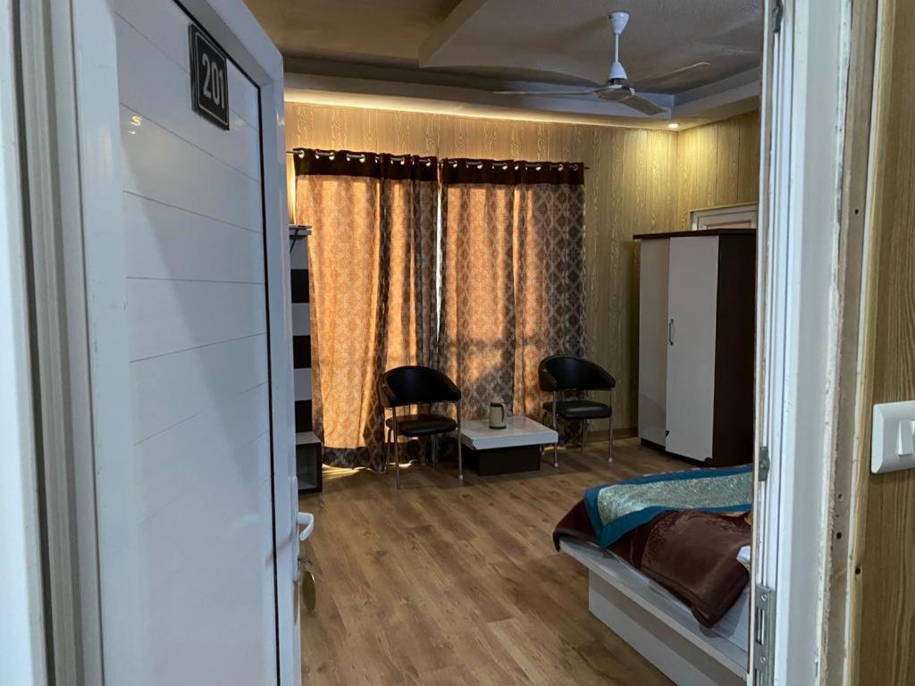 Vakratunda Hotel Dharamshala