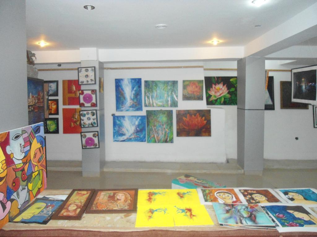 Gandhi's Paradise 3*
