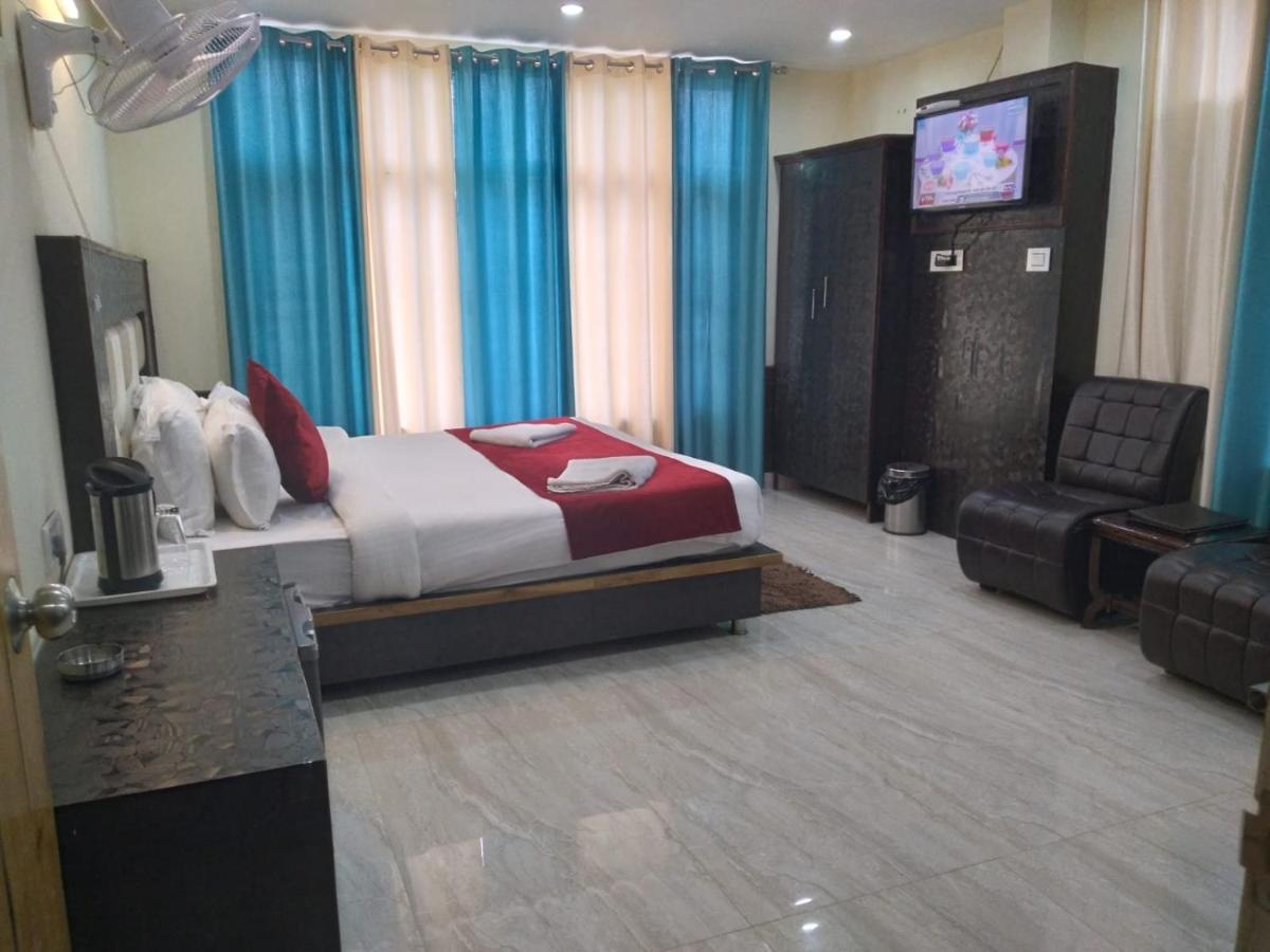 Vella Mrina Group Of Edge Dharamshala