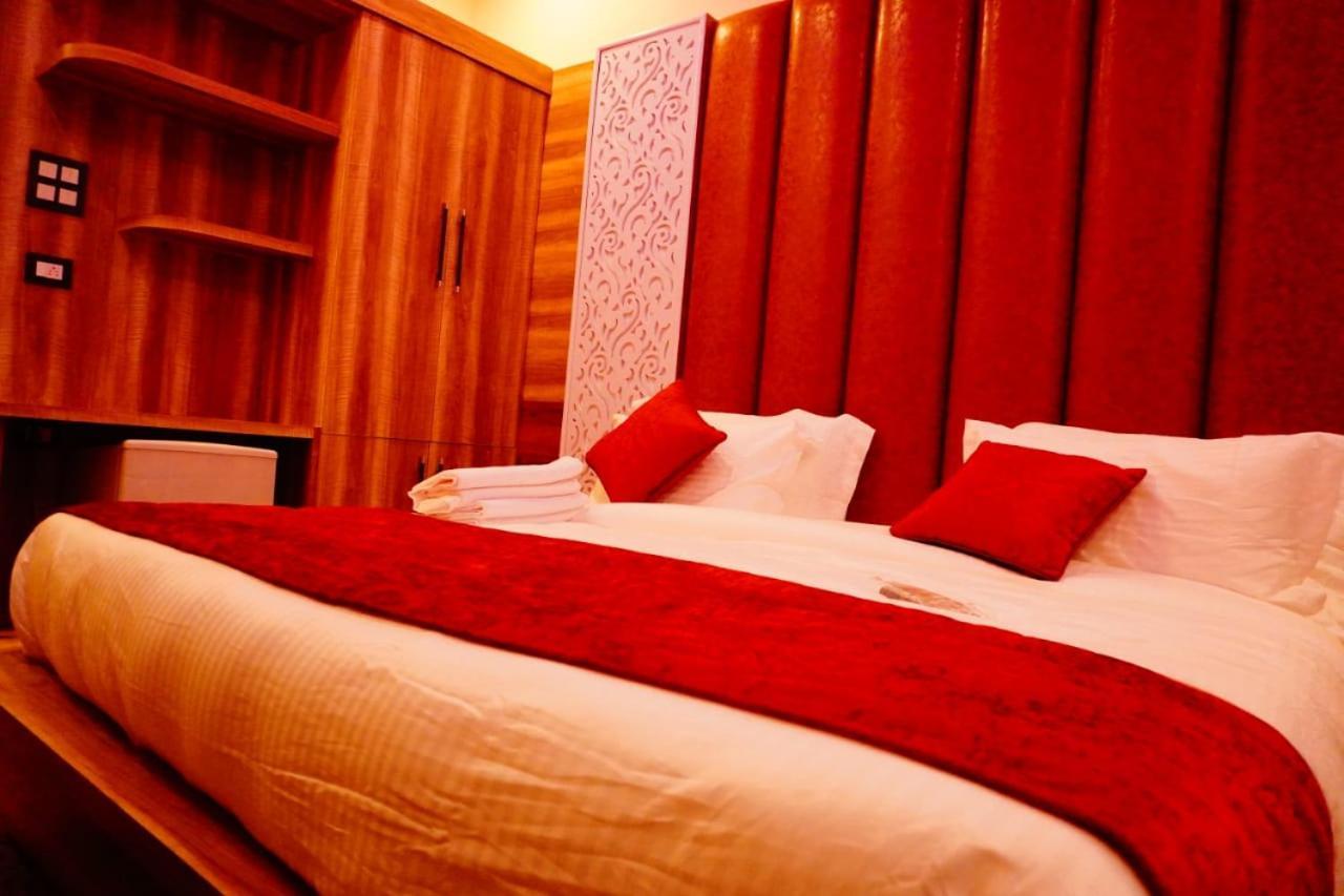 Hotel Grand Hill *