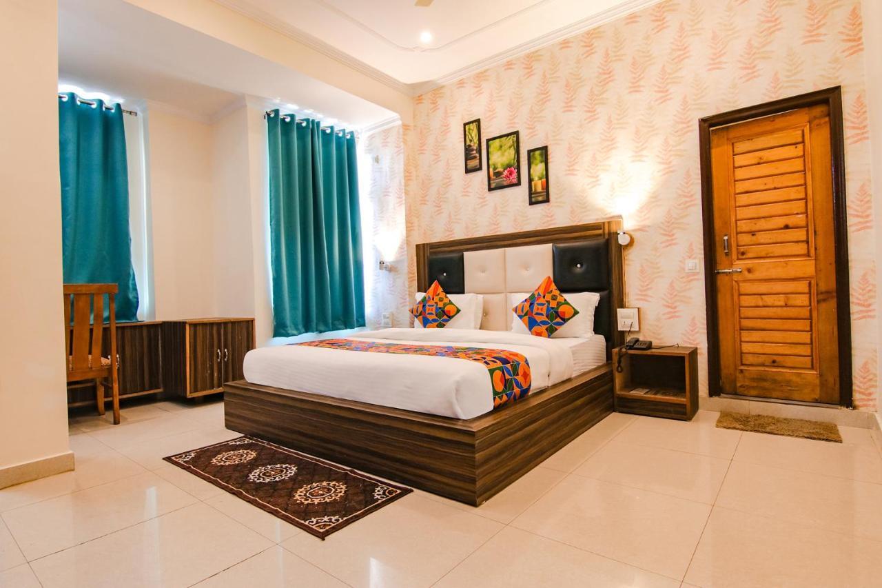Fabhotel Rakus Place 3*
