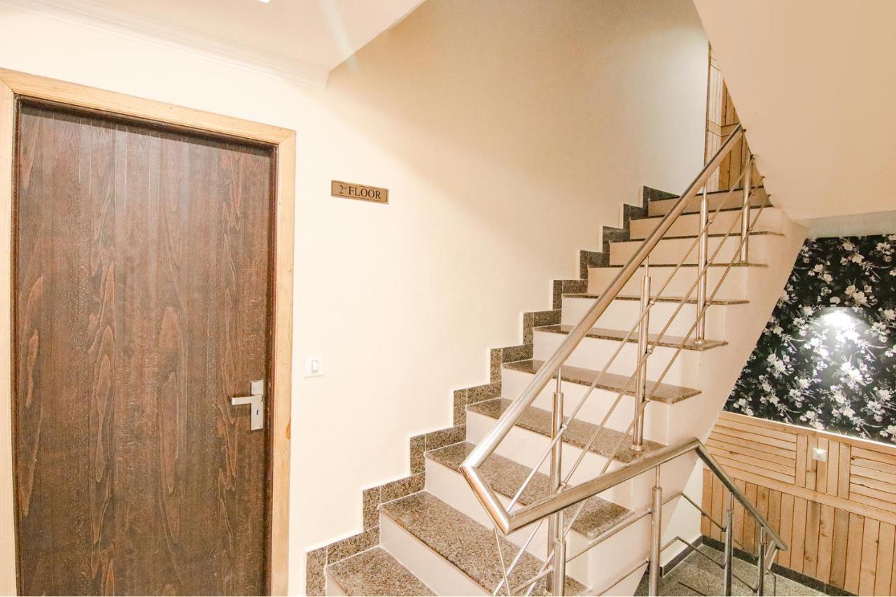 Fabhotel Rakus Place Hotel