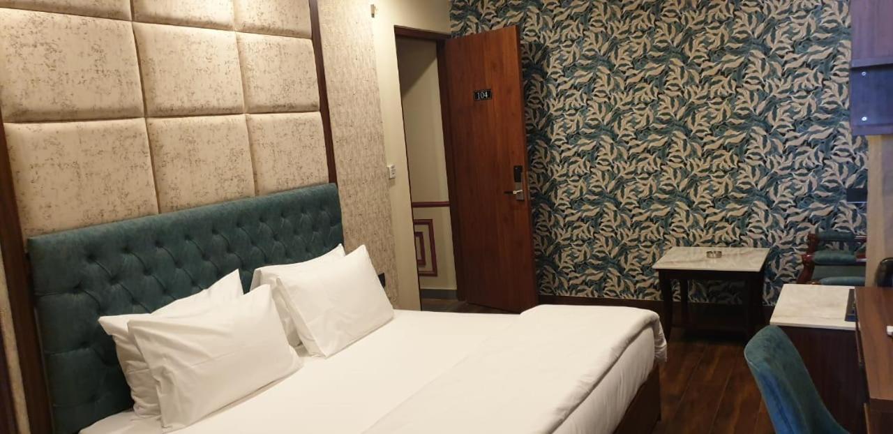 Pong View Hotel 2*