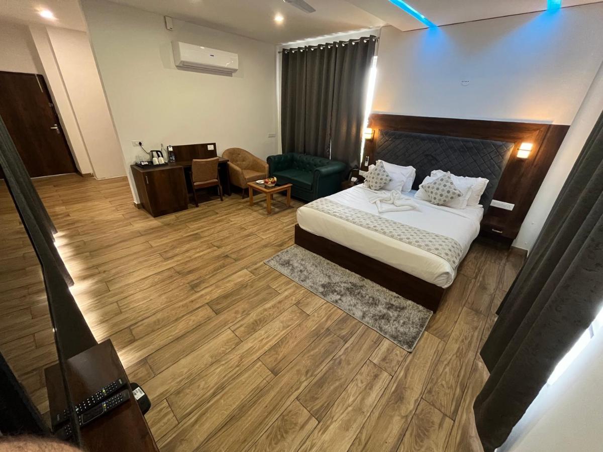 Click Collection The Abode, Hotel Dharamshala