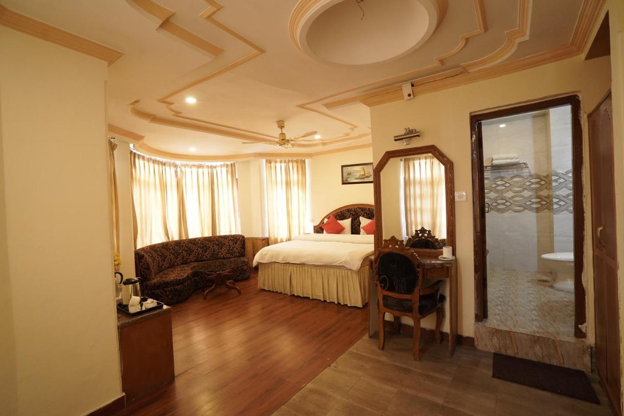 Royal Palace Bhagsunag Hotel