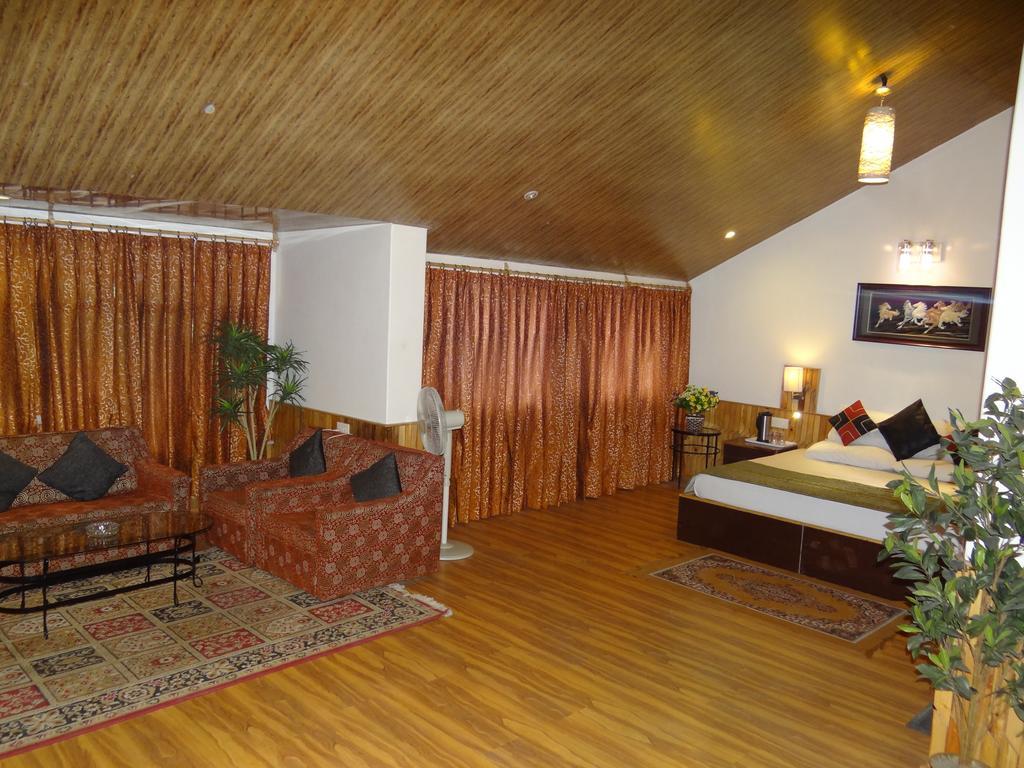 Natraj Manali Hotel