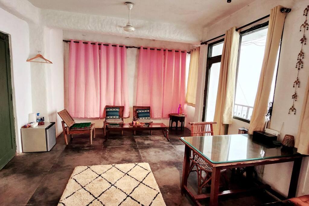 East Wing At Bimil / East Apartment *