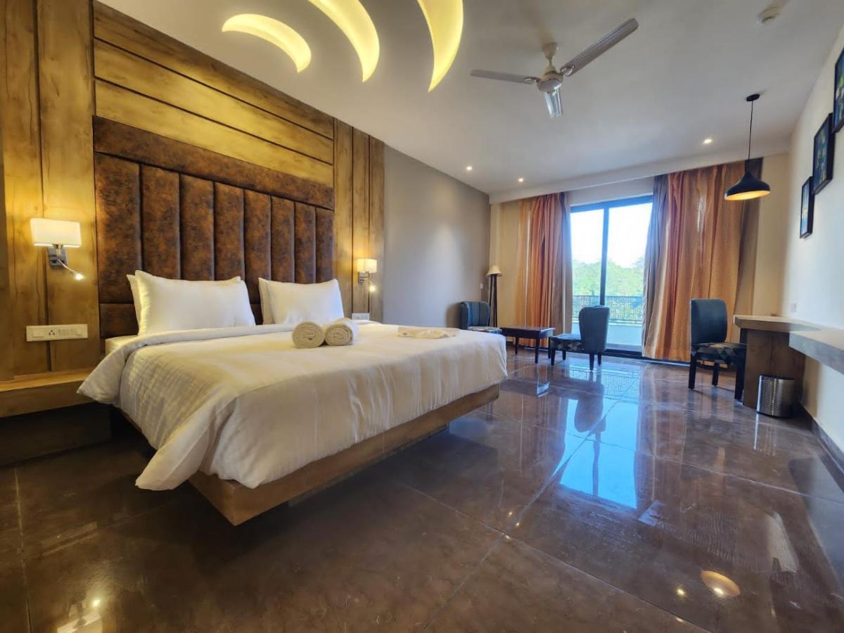 Aachman River And Valley View - A Riverside With Balcony View Dharamshala