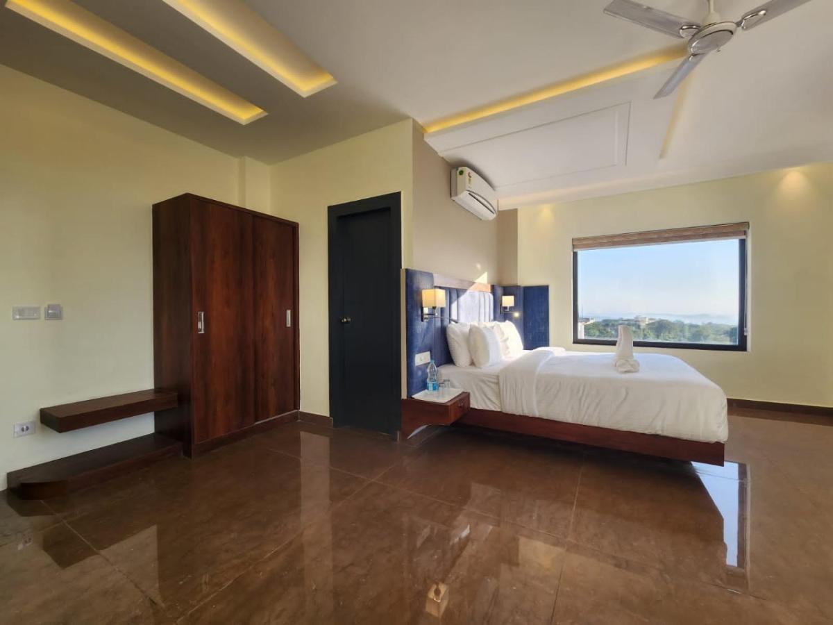 Aachman River And Valley View - A Riverside With Balcony View Hotel