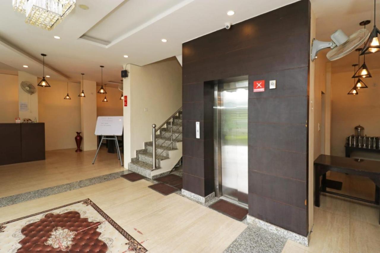 Hotel Mirage Residency - Hill View In 3*