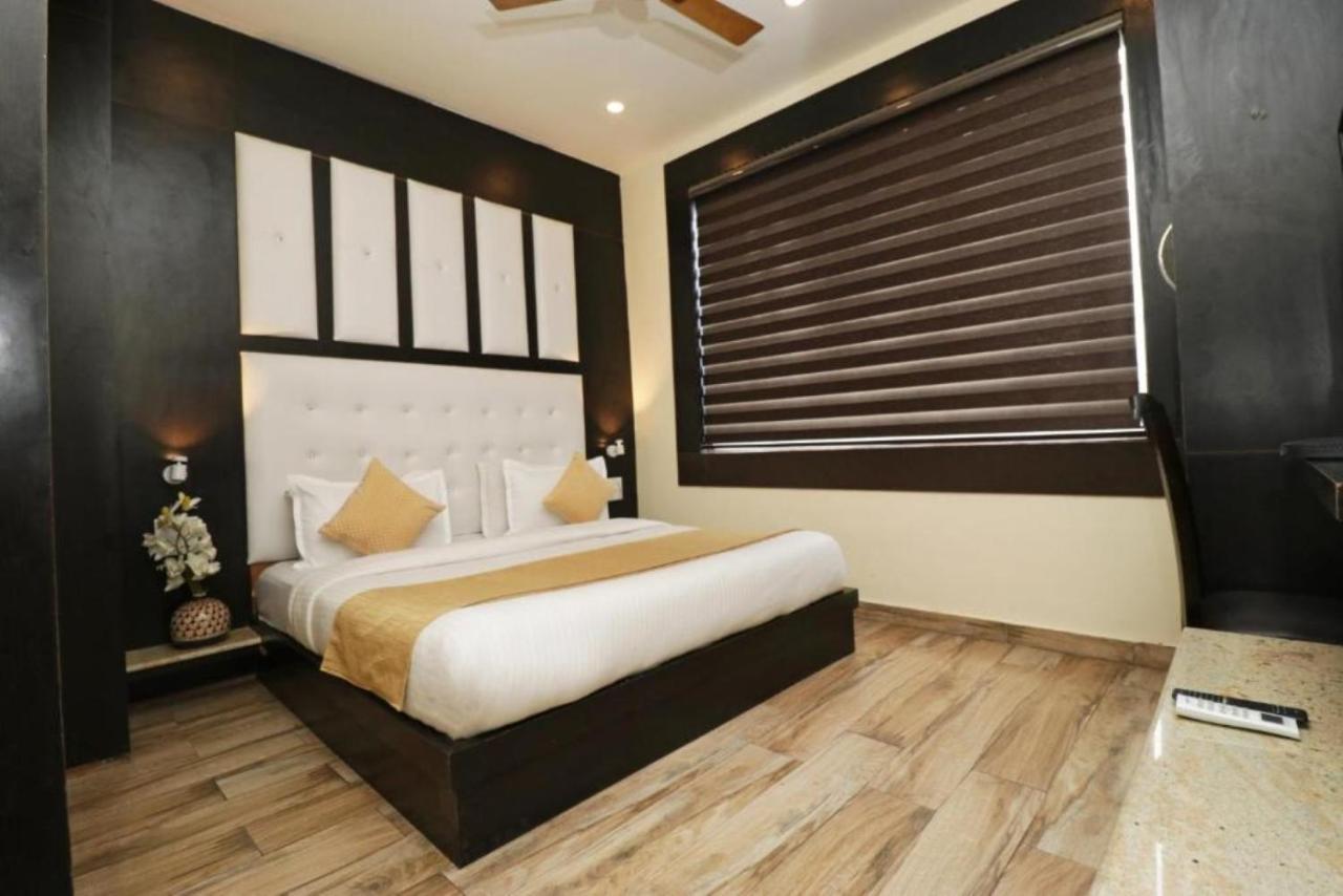 Mirage Residency - Hill View In 3*