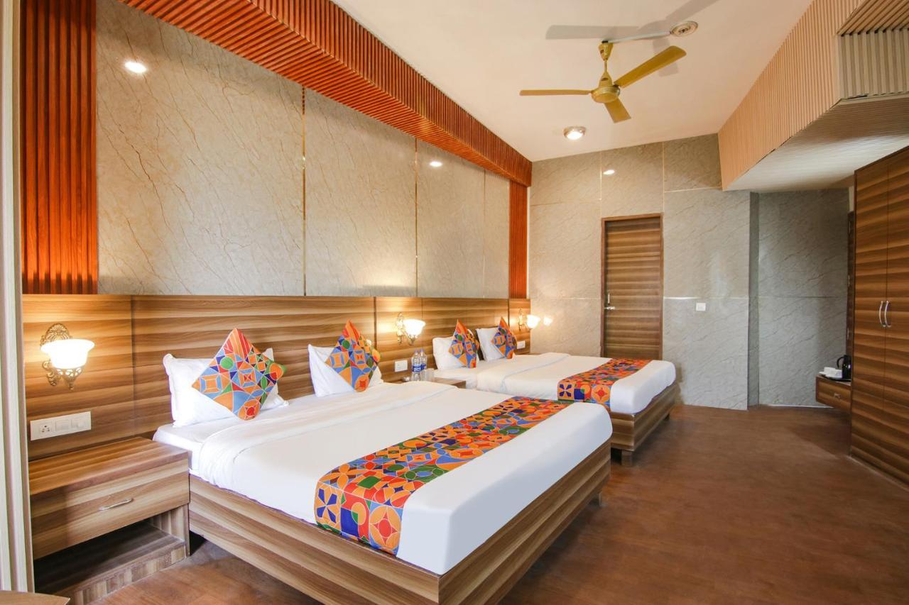 Fabhotel Vijay Palace Hotel