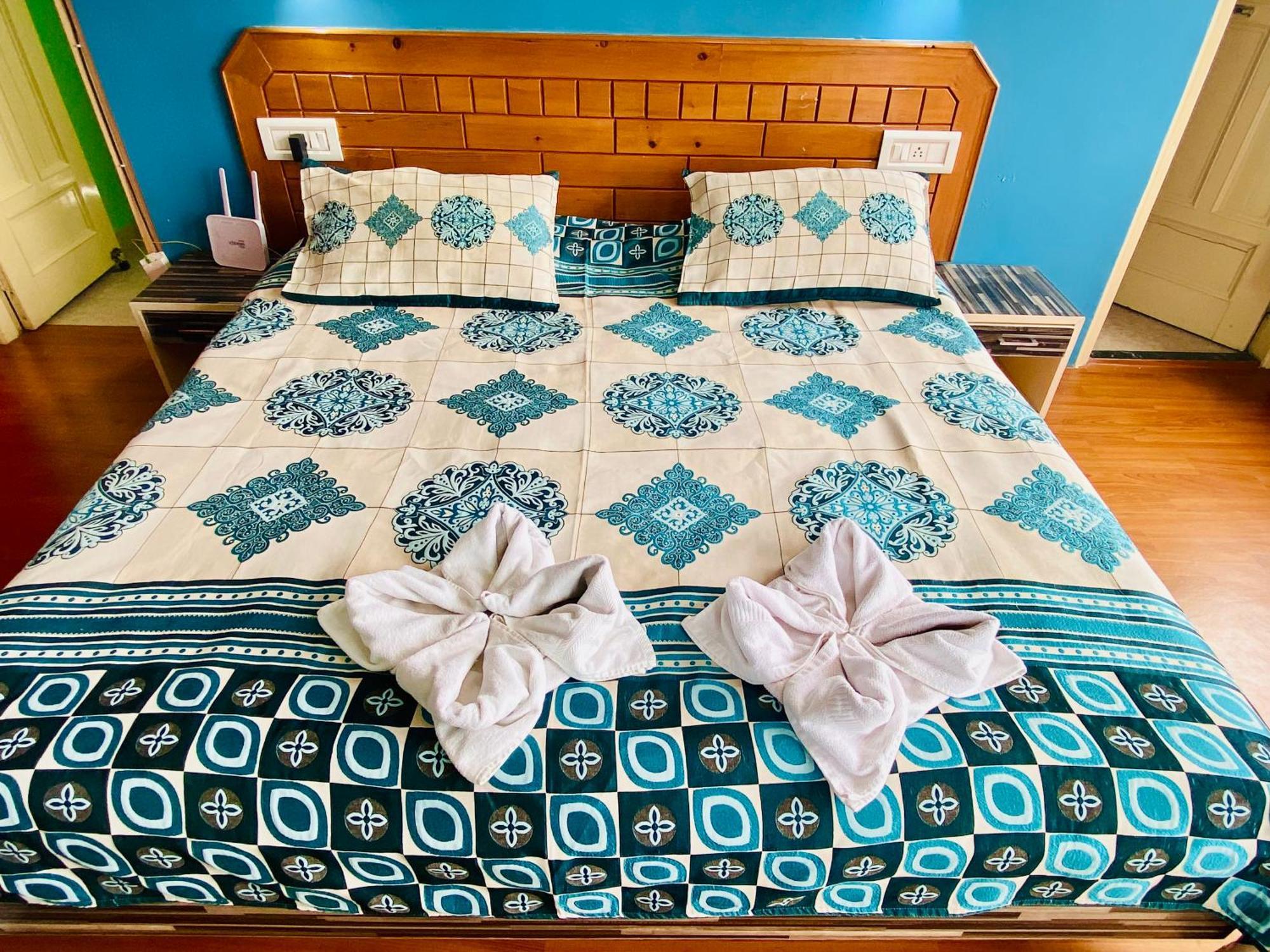 Jagatram Niwas Dharamkot Guest house
