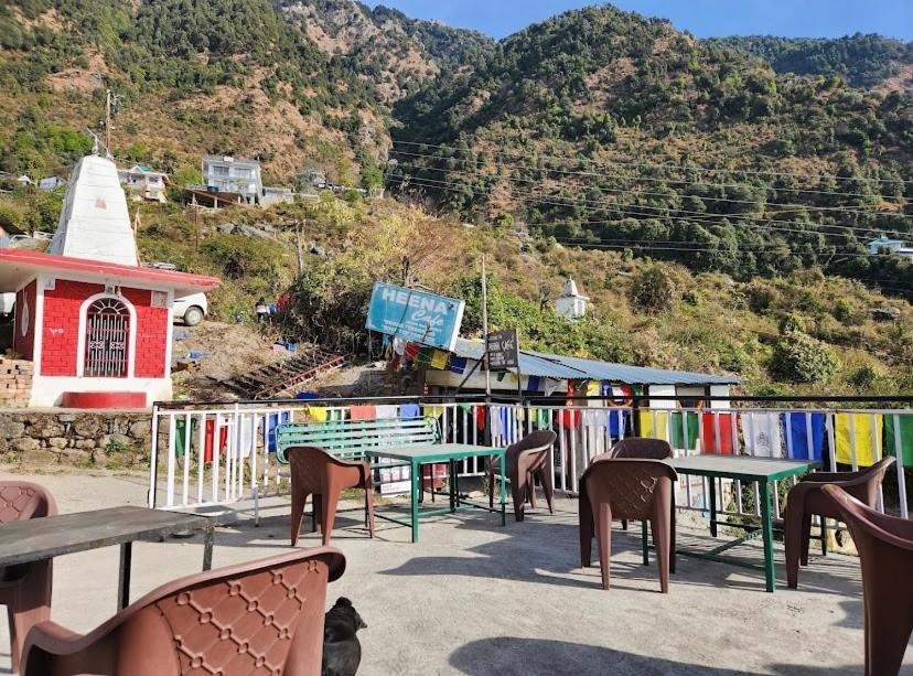 Jagatram Niwas Dharamkot Guest house *