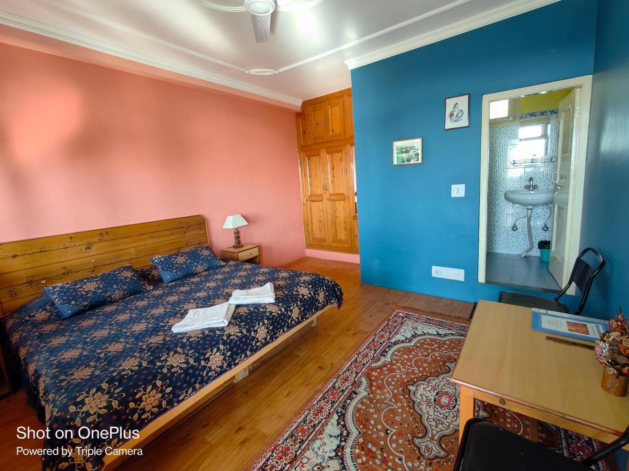 Jagatram Niwas Dharamkot Guest house