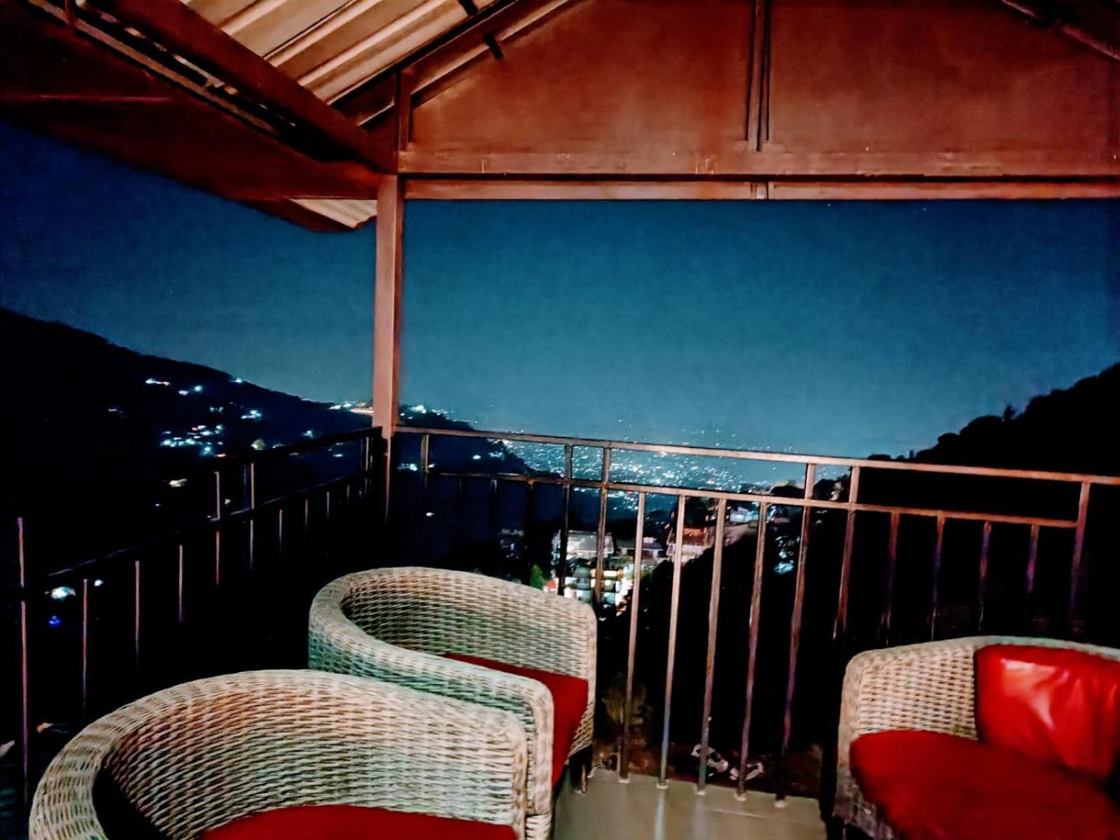 Hotel King Castle Mcleodganj-centrally Heated And Air Cooled- Near Mall Road - Free Parking 3*