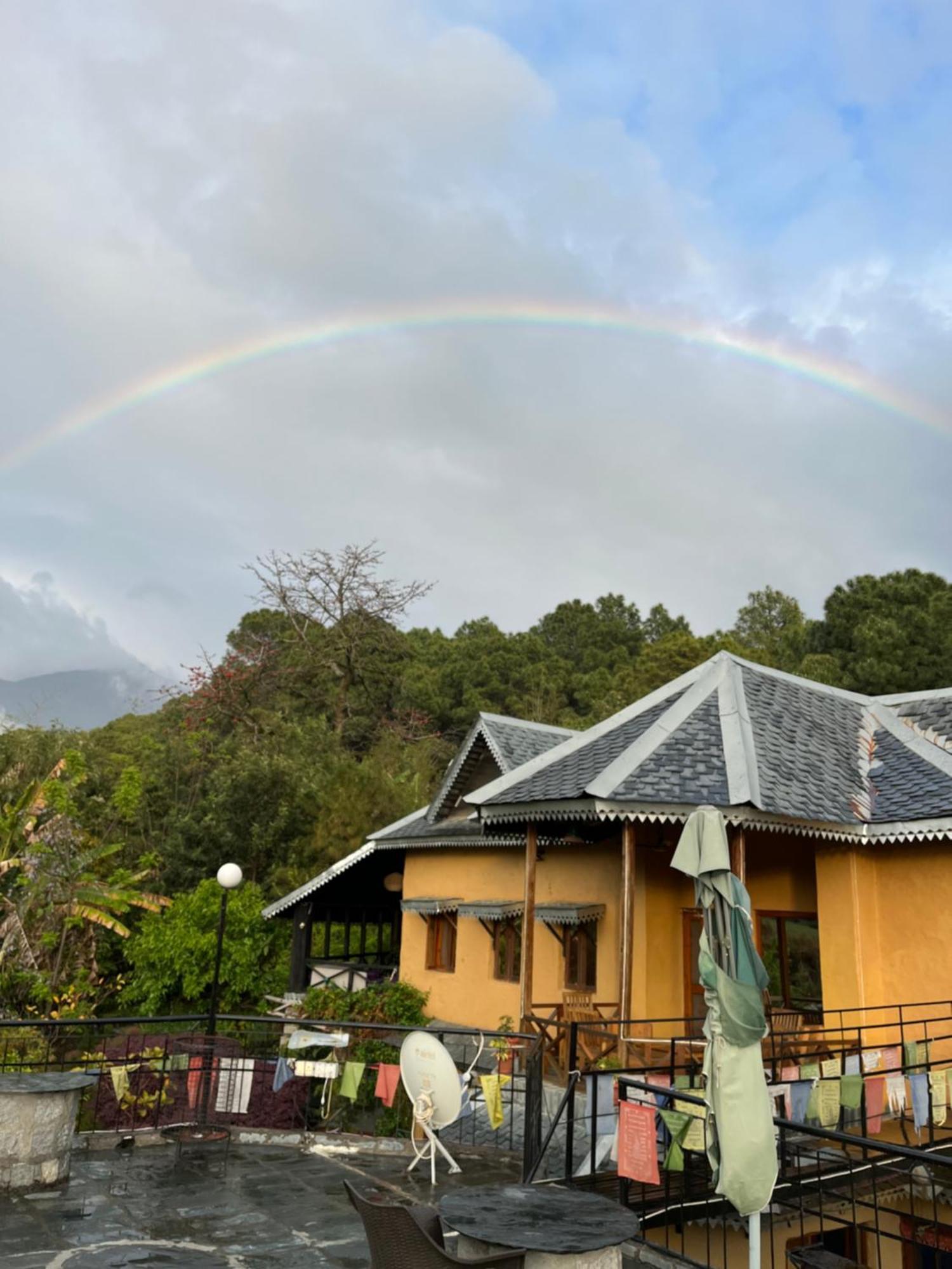 Prakriti Aalay - Riverside Mountain View Boutique Eco Resort