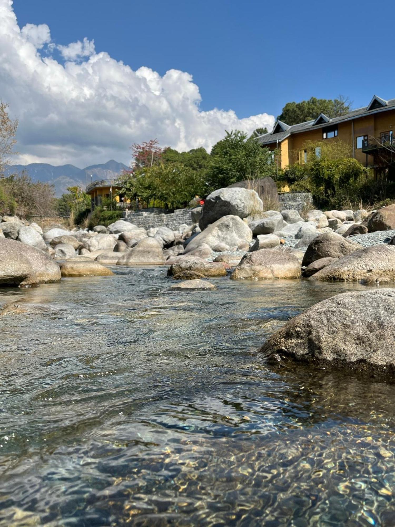 Prakriti Aalay - Riverside Mountain View Boutique Eco Resort 4*