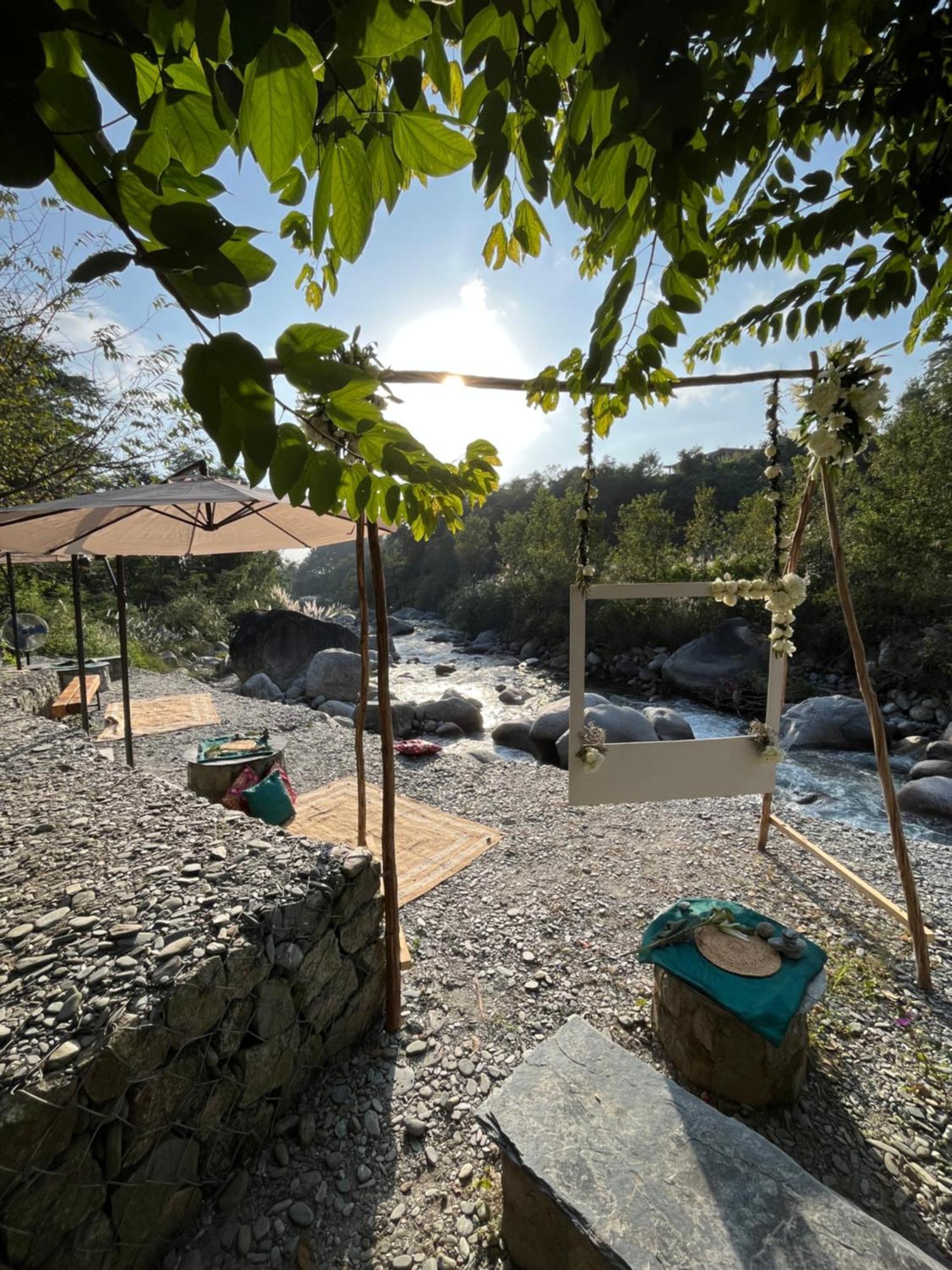 Prakriti Aalay - Riverside Mountain View Boutique Eco Resort