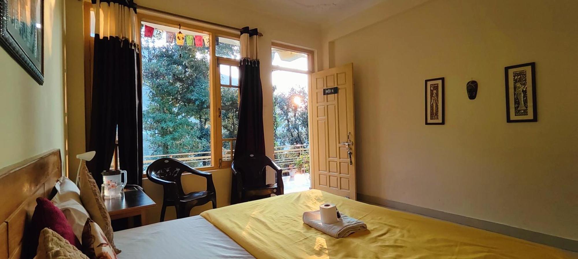 The Unmad - Dharamkot Bed & Breakfast