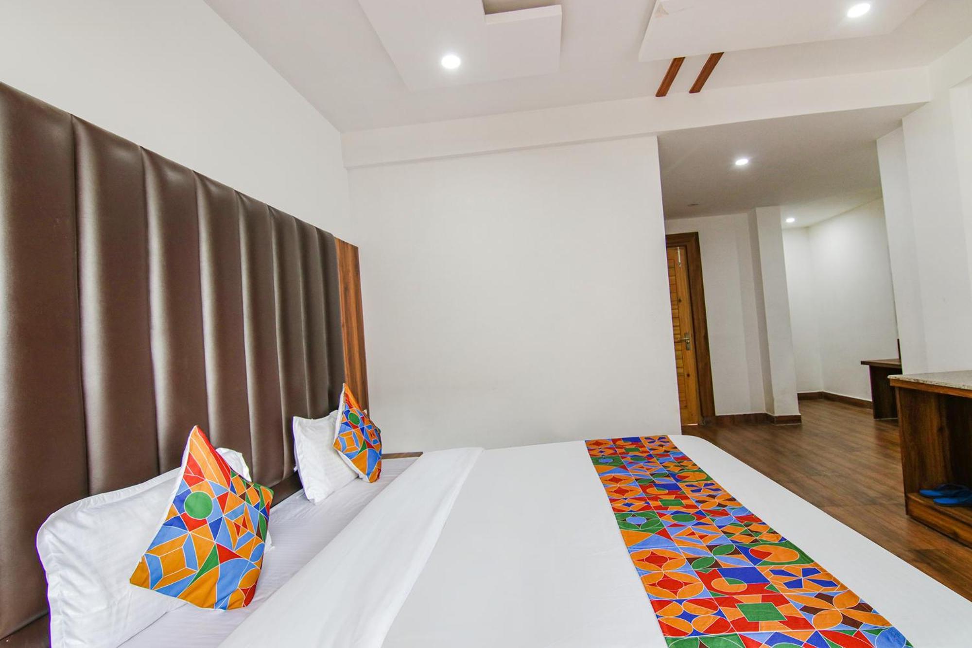 Hotel Fabhotel Ayana 3*