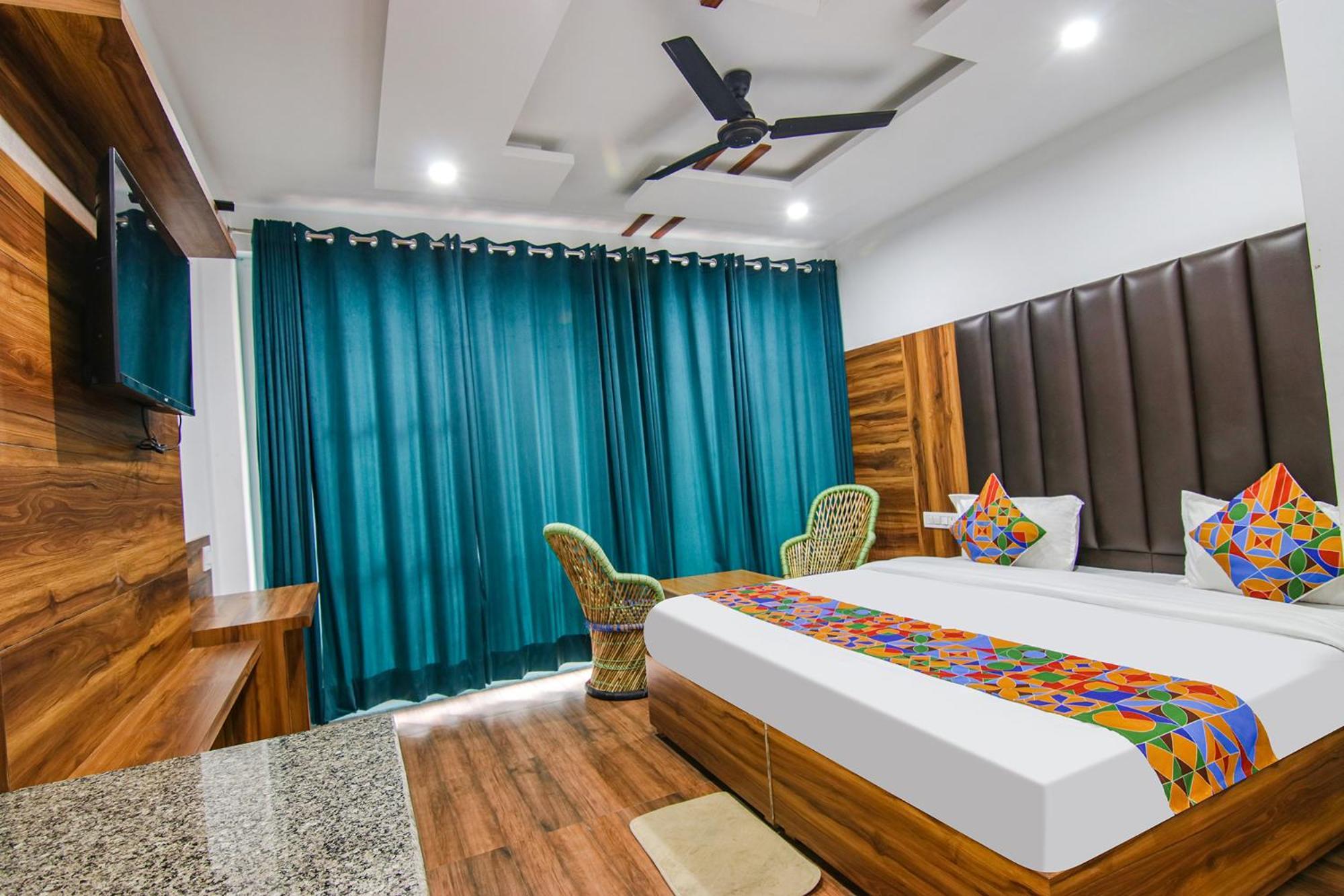 Hotel Fabhotel Ayana 3*