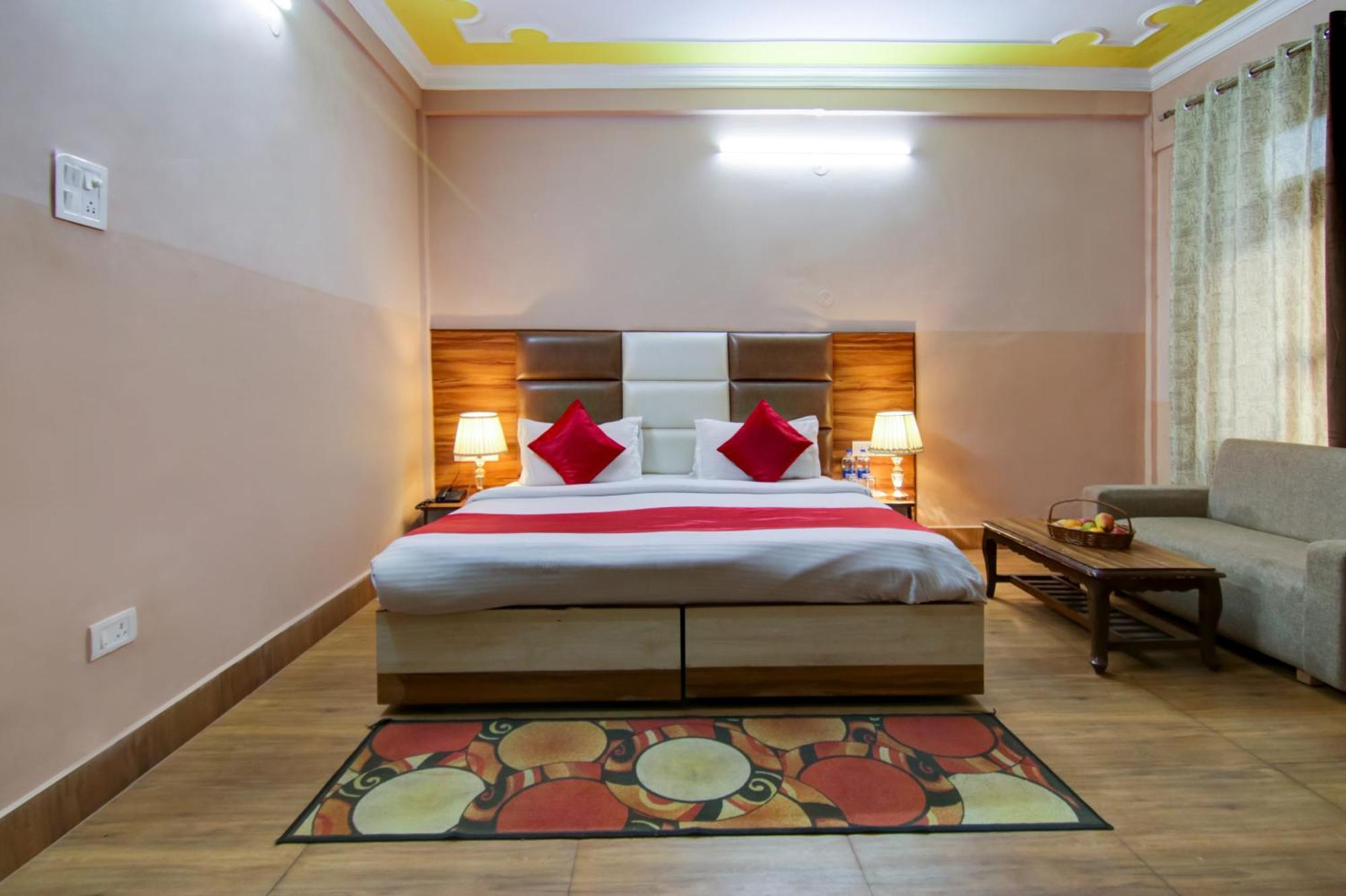 Hotel Varuni- On Mall Road, Mcleod Ganj, Dharamshala 4* Dharamshala