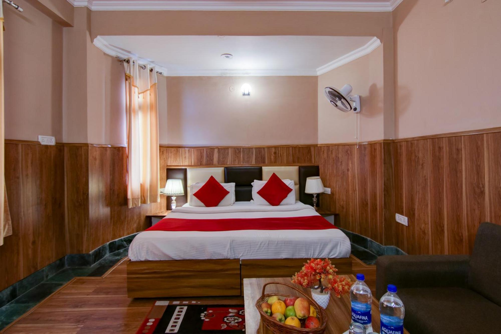 Hotel Varuni- On Mall Road, Mcleod Ganj, Dharamshala 4* Dharamshala
