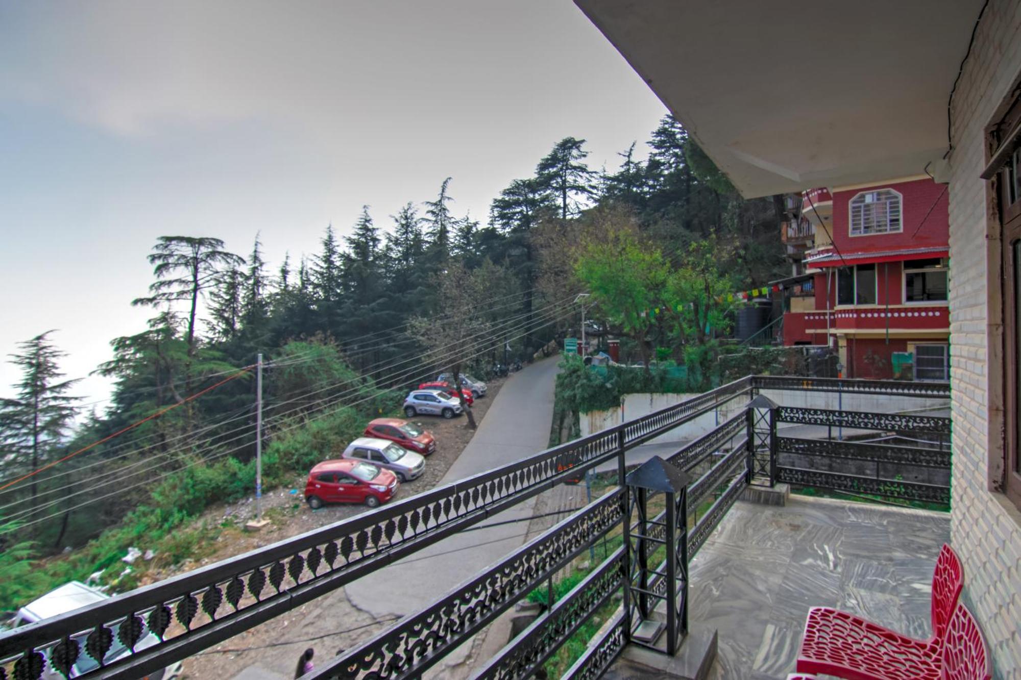 Hotel Hotel Varuni- On Mall Road, Mcleod Ganj, Dharamshala